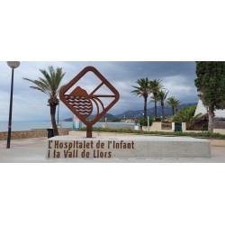 Escultura en acero corten Logo Turismo de L' Hospitalet de L' Infant